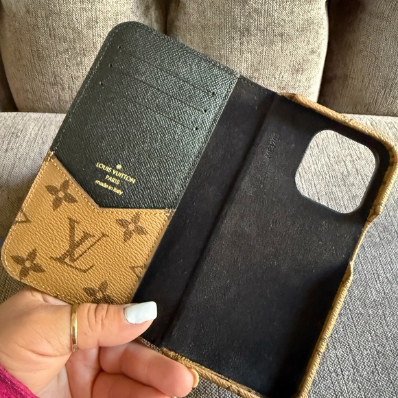 Louis Vuitton Monogram phone  holder - Picture 6 of 6